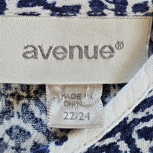 Boho-Chic Avenue Women's Tunic Top Size 22/24 Blue & White Patterned Rayon - Picture 5 of 7